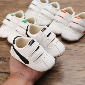 Zapatos de aprendizaje suaves para bebés de 0 a 1 año en blanco con varios colores