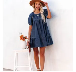 Vestido vaquero corto de estilo casual con volantes, corte holgado para mujer.