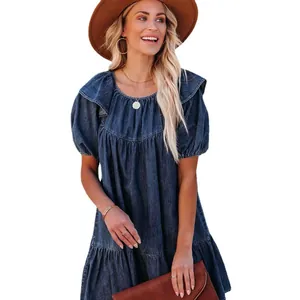 Elegante mini vestido de mezclilla azul oscuro con mangas abullonadas y dobladillo volante