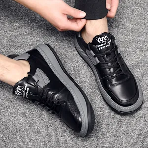 Premium schwarze Herren-Sneaker aus Rindsleder mit stylischen dicken grauen Gummisohlen