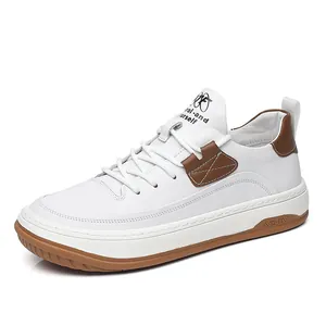 Baskets décontractées en cuir blanc pour hommes avec détails marron et design respirant