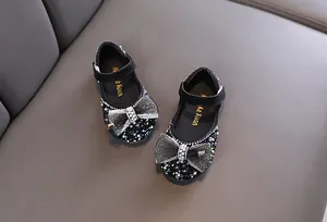 Elegantes manoletinas de princesa negras para niñas con lazo de perlas y brillo