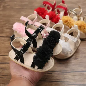 Collection de sandales à fleurs pour bébé fille en noir, blanc, rose et rouge