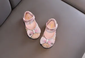 Elegantes zapatos de princesa rosas para niña con perlas y lazo de strass para fiesta
