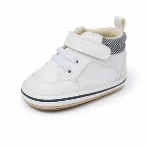 Weiße Baby-Lernlaufschuhe aus Kunstleder mit gestreiftem Kragen und Klettverschluss