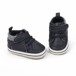Detailansicht der dunkelblauen Lauflernschuhe für Baby Jungen mit Klettverschluss