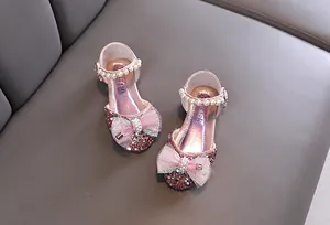 Eleganti scarpe da principessa rosa per bambina con fiocco di pizzo, perle e strass