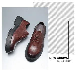 Detalle de zapatos oxford de cuero de cocodrilo sintético marrón con suela gruesa