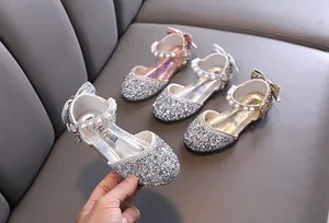 Scarpe da principessa per bambina con strass argento, cinturino di perle e fiocco