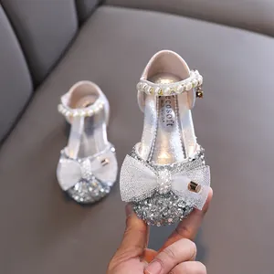 Eleganti scarpe da principessa argento glitterato per bambine con perle e pizzo