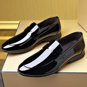 Mocassini da Uomo Business Casual in Pelle Verniciata Slip-On Scarpe Eleganti Stile Coreano Traspiranti Leggeri Suola Morbida Neri