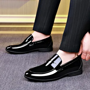 Mocassini da uomo in pelle verniciata nera scarpe da lavoro comode