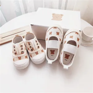 Niedliche Kinder Leinenschuhe mit Bärenmuster, weicher Sohle und Schuhkarton