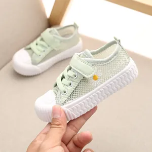 Zapatos de lona de malla transpirable para niños con margarita y velcro