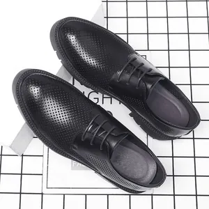 Atmungsaktive schwarze Herrenschuhe aus Leder mit dicker, erhöhter Sohle für Business