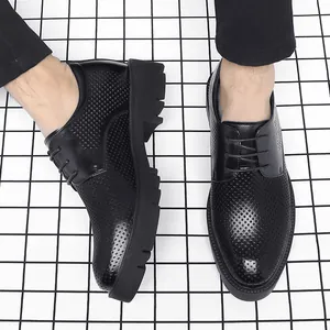 Schwarze, atmungsaktive Herren-Elevator-Lederschuhe mit dicker Sohle für das Business.