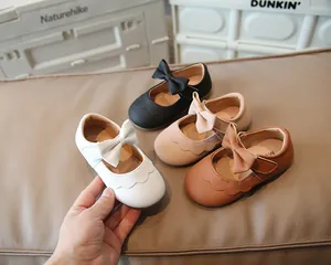 Vier Farben von Baby Mädchen Leder Lauflernschuhe mit Schleife und weicher Textur