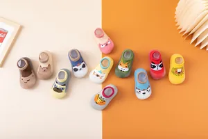 Atmungsaktive Cartoon Baby Lauflernschuhe mit weichen Sohlen für den Innenbereich