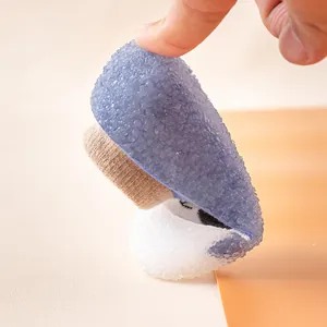 Nahaufnahme des flexiblen blauen weichen Sohlen-Babylauflernschuhs mit hoher Biegsamkeit