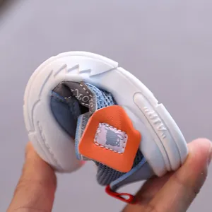 Scarpe da passeggio per bambini morbide e flessibili con rete traspirante per neonati