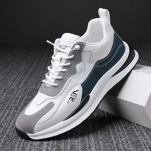 Sneakers eleganti da uomo in mesh bianco con dettagli grigi e blu navy per il tempo libero