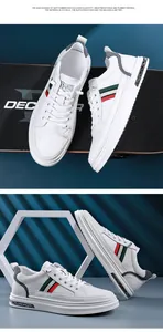Professionelle Detailansicht der weißen Leder-Sneaker mit grün-roten Streifen-Akzenten.