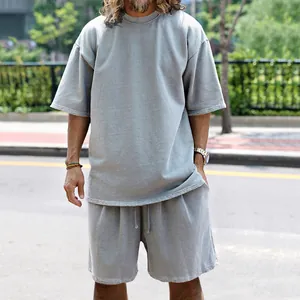Ensemble t-shirt et short ample en coton éponge gris pour homme style décontracté chic