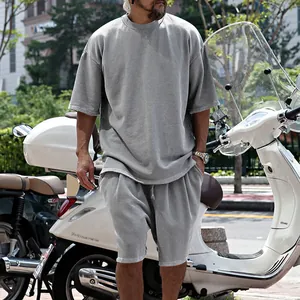 Ensemble t-shirt et short en coton bouclé gris pour homme, coupe ample style urbain chic