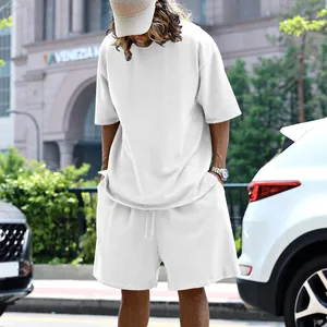 Vista detallada del conjunto informal blanco holgado para hombre para el verano