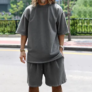 Vue détaillée de cet ensemble de sport pour homme en coton éponge gris délavé de style vintage