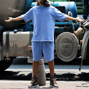 Détail de l'ensemble décontracté bleu en coton éponge pour homme avec t-shirt court