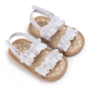 Witte baby sandalen met ruches en stippen binnenzool voor meisjes in de leeftijd 0-1 jaar