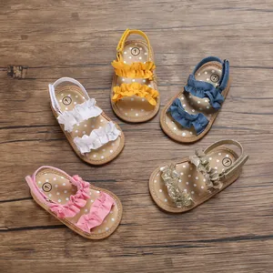 Zomerse babysandalen voor meisjes met ruches en stippenzool in 5 verschillende kleuren