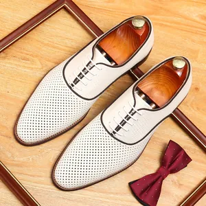 Chaussures décontractées pour hommes en cuir perforé beige style anglais