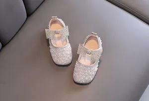 Elegante Prinzessinnen-Schuhe für Mädchen mit glänzenden Perlen und Strass-Schleife