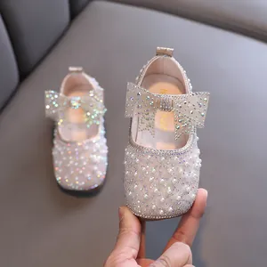 Elegante champagnerfarbene Prinzessinnenschuhe für Mädchen mit Perlen und Strass
