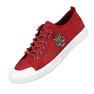 Baskets pour hommes en toile rouge respirante avec broderie tigre et semelle souple