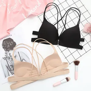 Reggiseno push-up senza ferretto con chiusura frontale e sottili spalline incrociate.