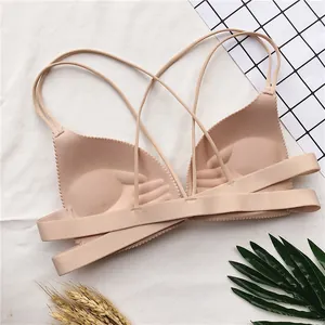 Reggiseno senza ferretti color carne con spalline sottili incrociate e imbottitura push-up