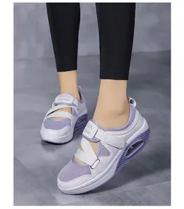 Vue latérale de baskets à coussin d'air respirantes blanc et violet avec velcro