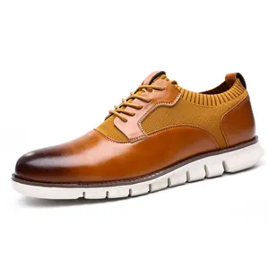 Herren Freizeitschuhe aus braunem Leder und Strick mit leichter weißer EVA-Sohle.