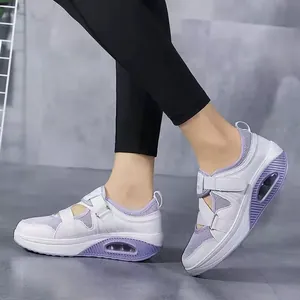 Détail de chaussures décontractées à plateforme avec coussin d'air et maille respirante