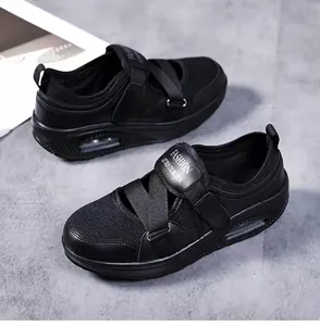 Chaussures compensées noires pour femmes avec coussin d'air et tige en mesh