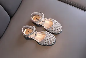 Elegant pink girls' princess shoes with pearl beads and hollow-out design