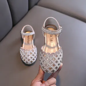 Elegant pink princess shoes for girls with pearl decorations and hollow-out design