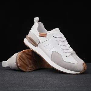 Zapatillas deportivas clásicas de cuero blanco para hombre con detalles de ante gris