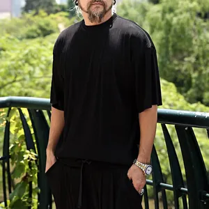Detailed view of the pleated texture on a men's black short-sleeve summer leisure set.