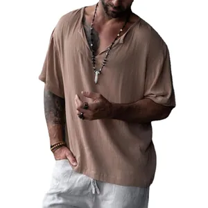 Camicia da uomo marrone in rayon stropicciato con scollo a Henley e vestibilità comoda