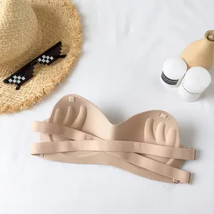 Nahtloser trägerloser kabelloser Bandeau-BH mit Push-up-Handpolsterung in Beige