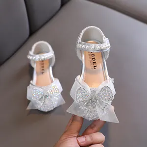 Glinsterende zilveren prinsessenschoenen voor meisjes met parelband en tule strik